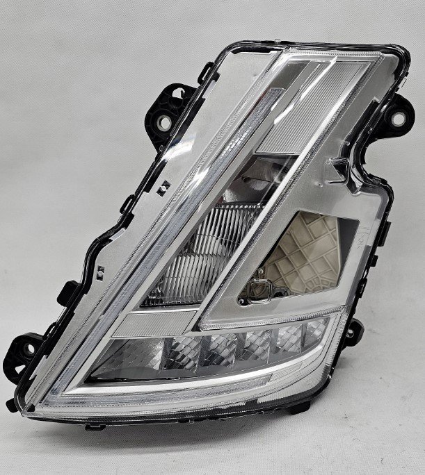 BVV09-056 - FAROL PRINC VOLVO FH5 2022 LE (LED)