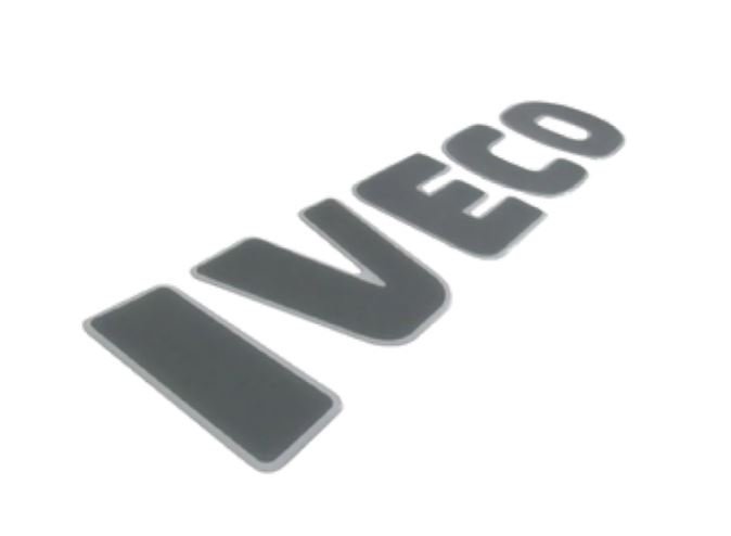 731 - EMBLEMA RESINADO IVECO LATERAL STRALIS TECTOR CURSOR