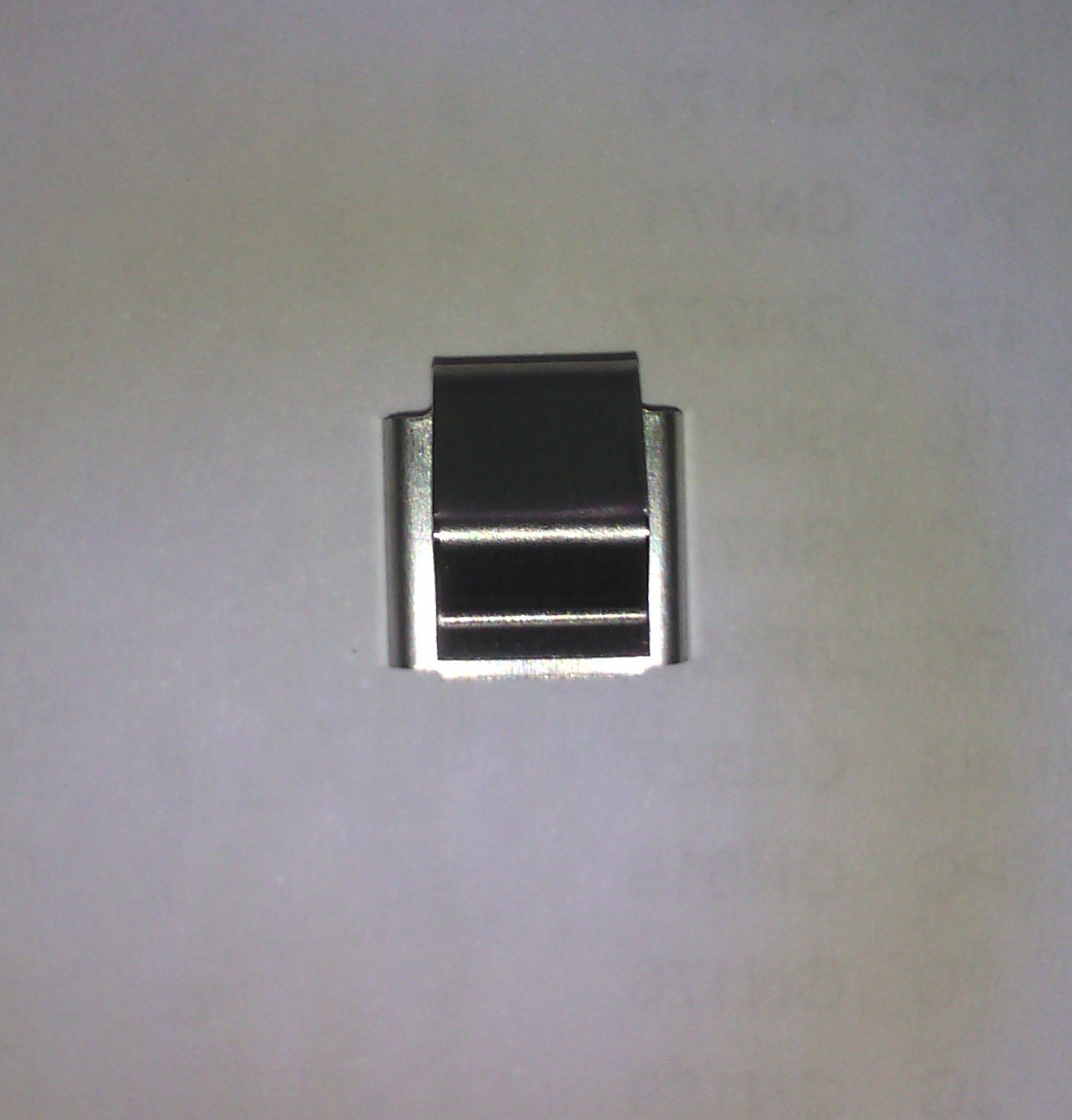 504044645 - PRESILHA ACAB PARACHOQUE IVECO TECTOR