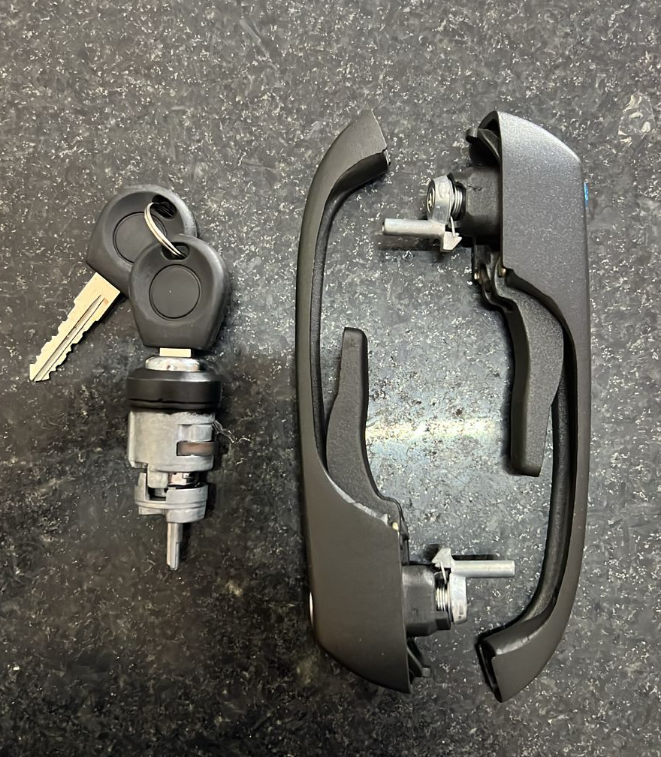 ORI1107 - MACANETA PORTA EXTERNA VW WORKER / DELIVERY 1 CILIN + 02 MAC