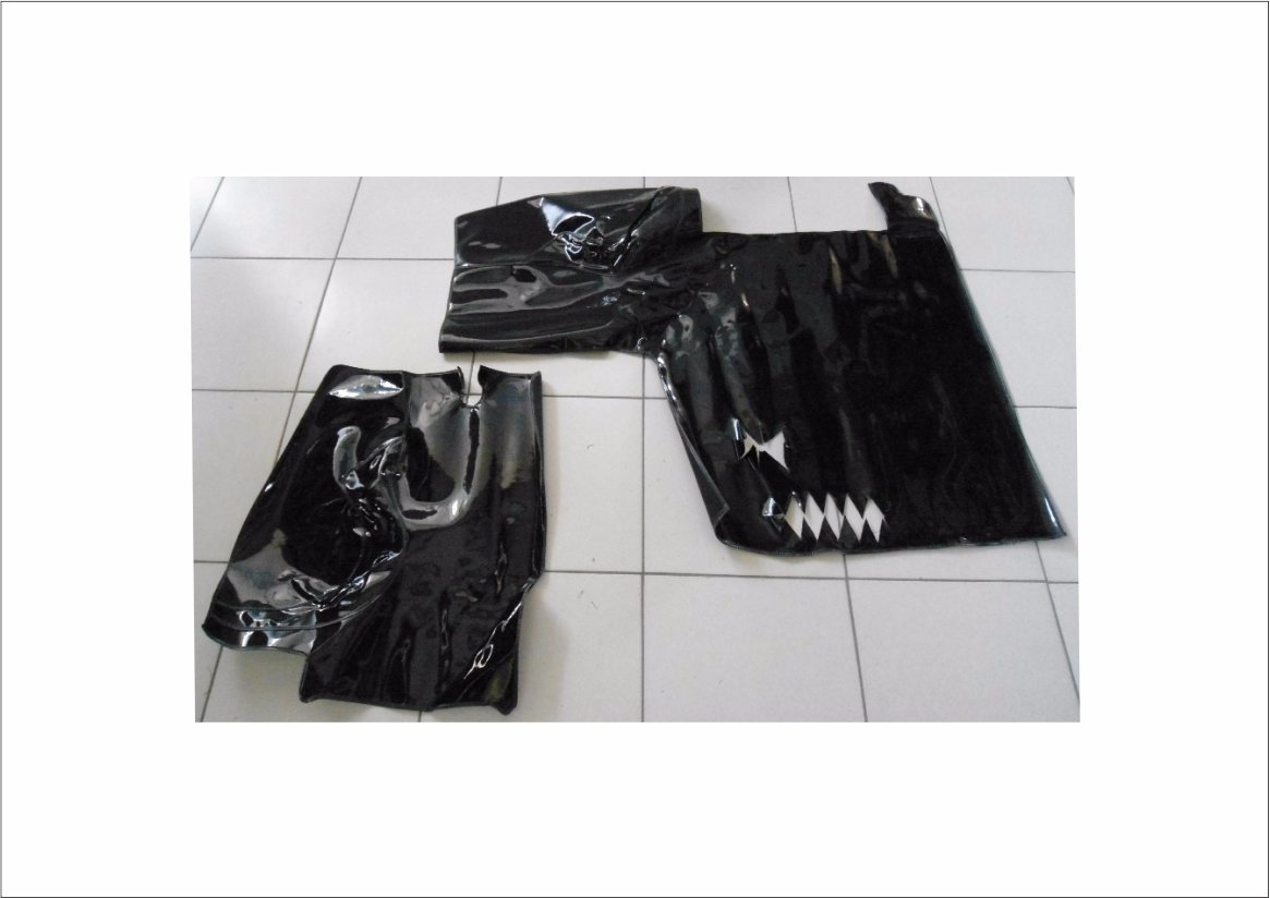 TM10272 - TAPETE VERNIZ MB 608D/708E PRETO