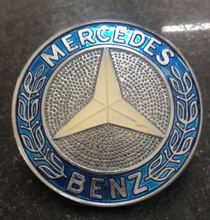 VL1279 - EMBLEMA CAPO EXT CAFE MB 1113 72MM PL INJETADO/ RESINADO CROMADO
